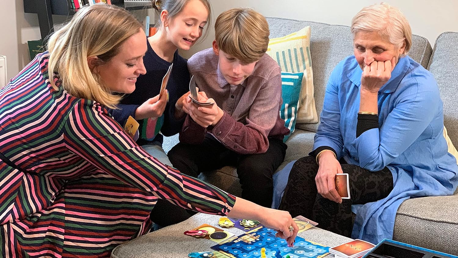 Libellud Dixit Board Game - The Award-Winning Game of Imagination and Creativity! Fun Family Storytelling Game for Kids & Adults, Ages 8+, 3-6 Players, 30 Minute Playtime, Made
